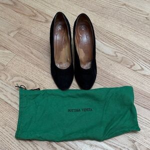 Vintage Bottega Veneta Black Suede Pumps with Green Dust Bag